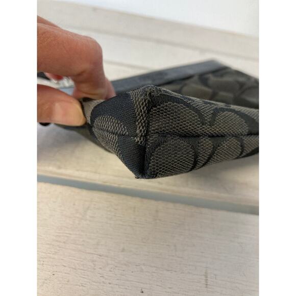 COACH SMALL BLACK GRAY SIGNATURE PRINT LEATHER TRIM WRISLTET - Picture 6 of 12